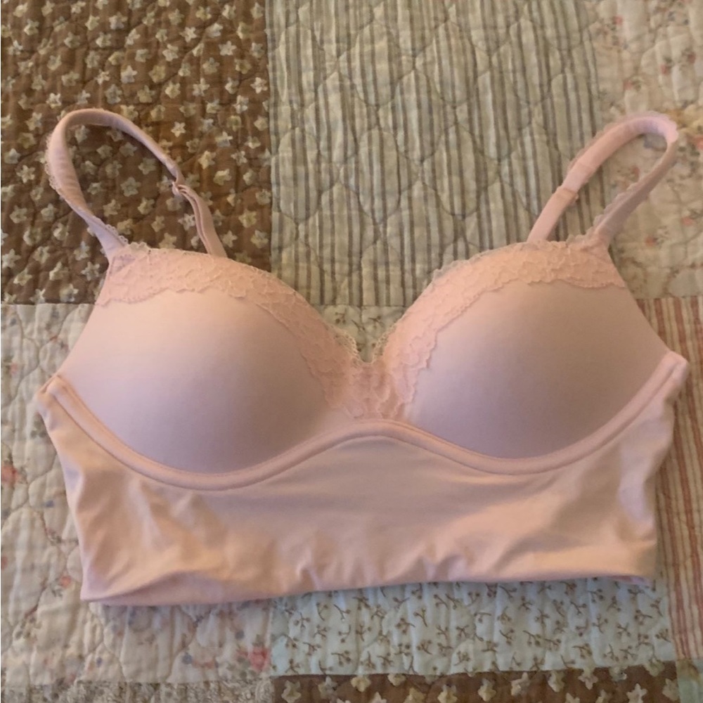 Women’s Victoria’s Secret Push-Up Wire-Free Size 32B Light Pink Bra